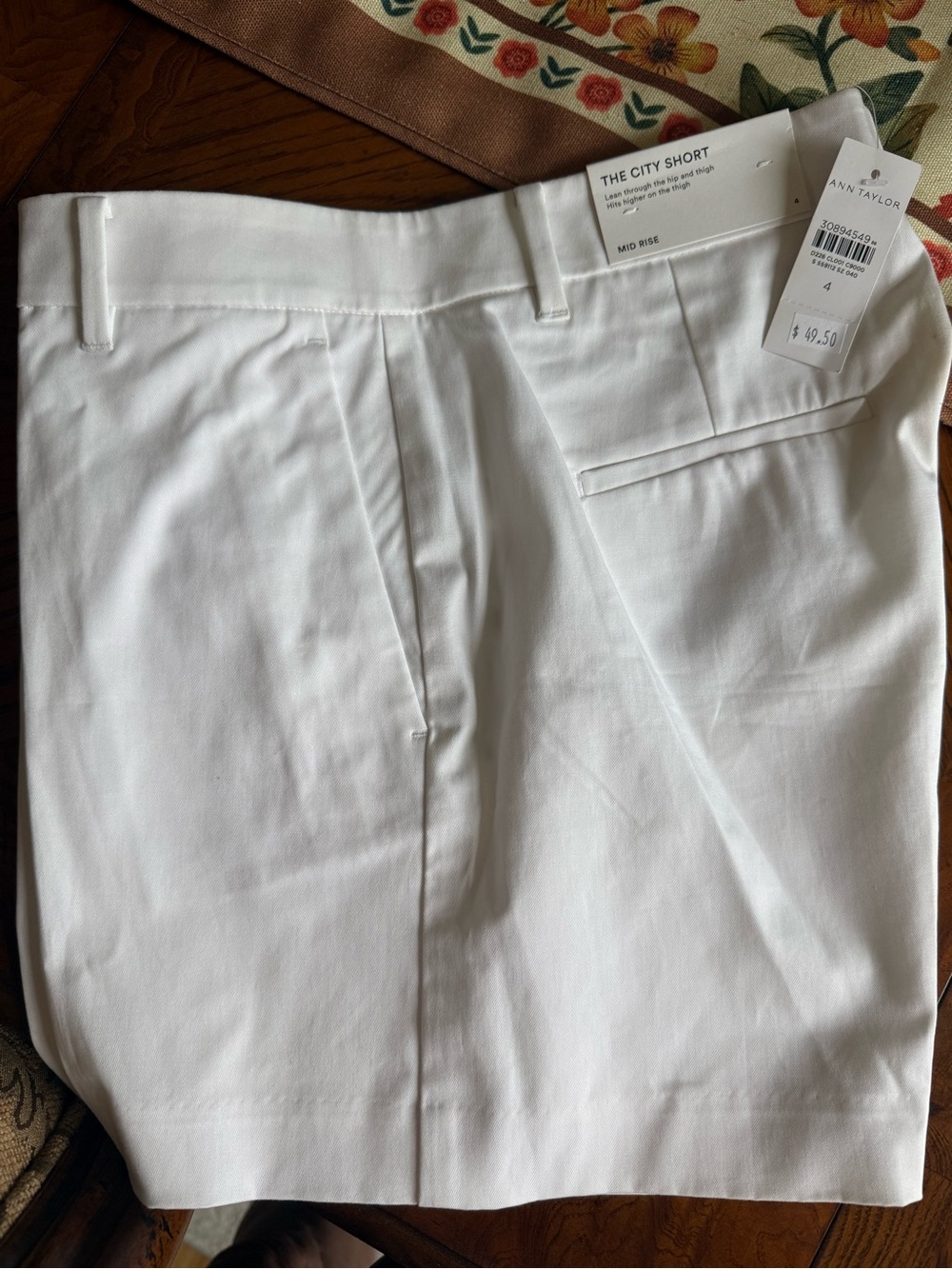 Ann Taylor White Mid-Rise Flat Front Ladies Shorts
